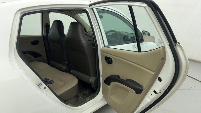 Second-hand 2014 Hyundai i10 Magna 1.1 for sale in Ahmedabad-35