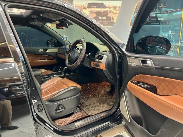 Second-hand 2019 Mahindra Alturas G4 4X4 AT BSIV for sale in Thane-8