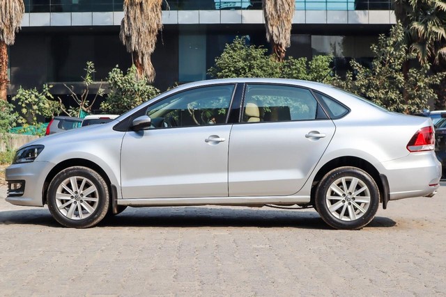 Second-hand 2017 Volkswagen Vento 1.2 TSI Highline AT for sale in New Delhi-3