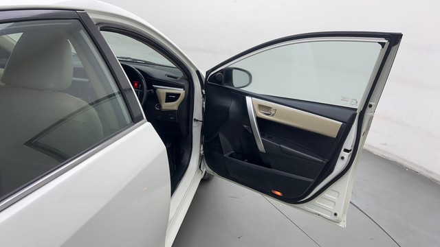 Second-hand 2014 Toyota Corolla Altis Petrol LE for sale in Gurgaon-16