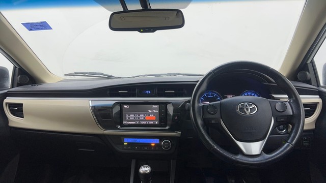 Second-hand 2014 Toyota Corolla Altis Petrol LE for sale in Gurgaon-11
