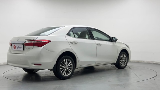 Second-hand 2014 Toyota Corolla Altis Petrol LE for sale in Gurgaon-3