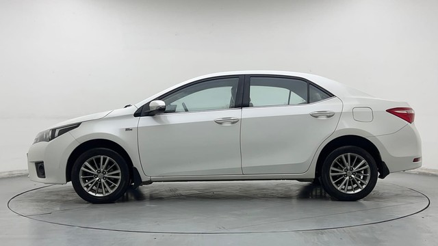 Second-hand 2014 Toyota Corolla Altis Petrol LE for sale in Gurgaon-6