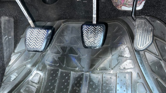 Second-hand 2014 Toyota Corolla Altis Petrol LE for sale in Gurgaon-14