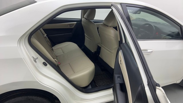 Second-hand 2014 Toyota Corolla Altis Petrol LE for sale in Gurgaon-38