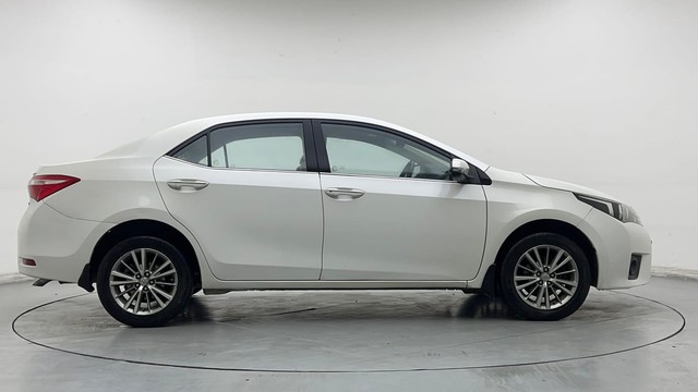 Second-hand 2014 Toyota Corolla Altis Petrol LE for sale in Gurgaon-2