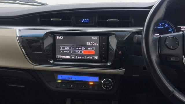 Second-hand 2014 Toyota Corolla Altis Petrol LE for sale in Gurgaon-23