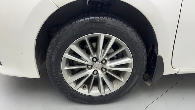 Second-hand 2014 Toyota Corolla Altis Petrol LE for sale in Gurgaon-20