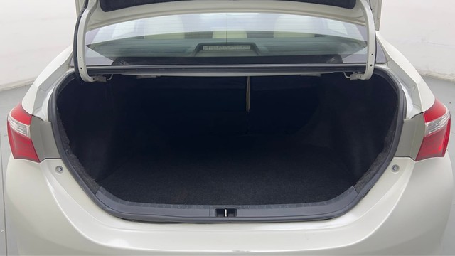 Second-hand 2014 Toyota Corolla Altis Petrol LE for sale in Gurgaon-9