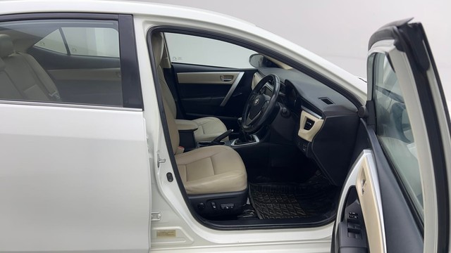 Second-hand 2014 Toyota Corolla Altis Petrol LE for sale in Gurgaon-15