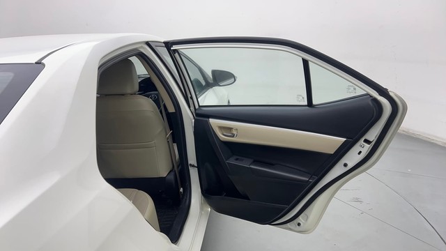 Second-hand 2014 Toyota Corolla Altis Petrol LE for sale in Gurgaon-32