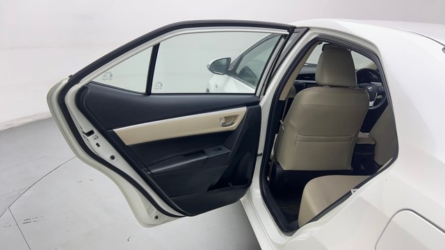 Second-hand 2014 Toyota Corolla Altis Petrol LE for sale in Gurgaon-31