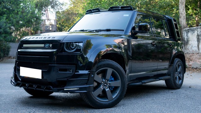 Second-hand 2025 Land Rover Defender 2.0 l Petrol 110 X-Dynamic HSE for sale in New Delhi-3