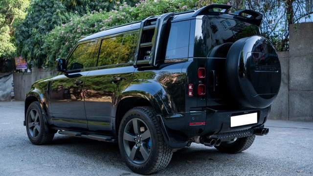 Second-hand 2025 Land Rover Defender 2.0 l Petrol 110 X-Dynamic HSE for sale in New Delhi-2