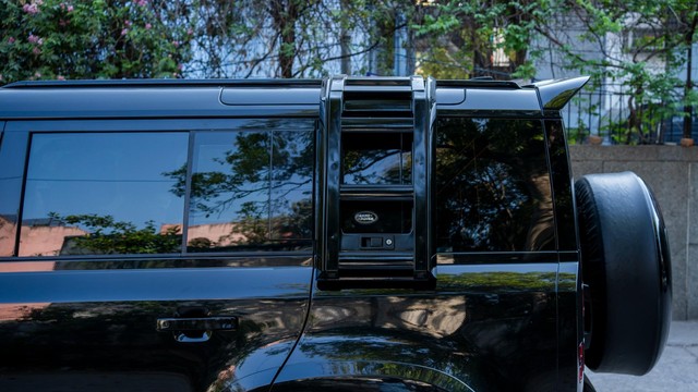 Second-hand 2025 Land Rover Defender 2.0 l Petrol 110 X-Dynamic HSE for sale in New Delhi-6