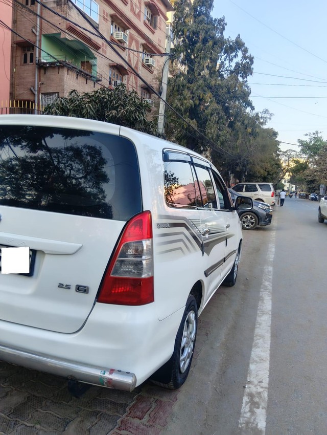 Second-hand 2014 Toyota Innova 2.5 G (Diesel) 7 Seater BS IV for sale in Samastipur-8