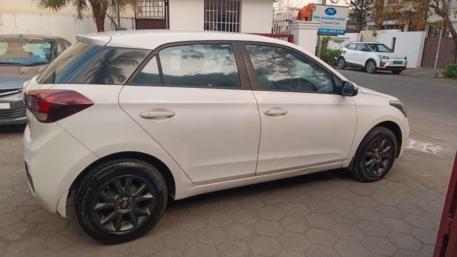 Second-hand 2018 Hyundai i20 1.4 Asta for sale in Coimbatore-13