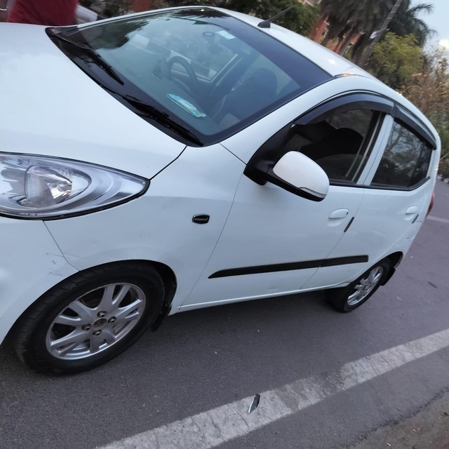 Second-hand 2011 Hyundai i10 Magna LPG for sale in New Delhi-3