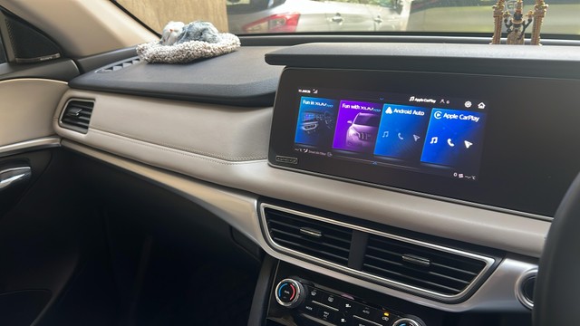 Second-hand 2022 Mahindra XUV700 AX7 AT Luxury Pack BSVI for sale in Noida-4