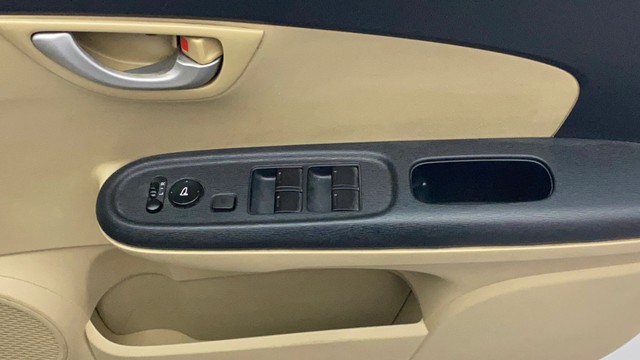 Second-hand 2015 Honda Amaze VX i-Vtech for sale in Kochi-17