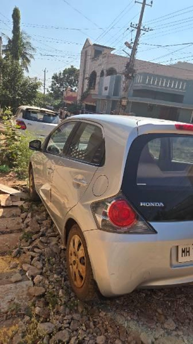 Second-hand 2012 Honda Brio S Option MT for sale in Bidar-8