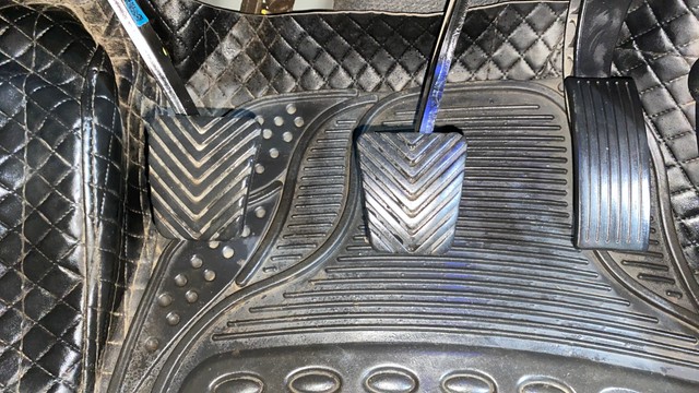 Second-hand 2023 Hyundai i20 Asta for sale in Kolkata-14