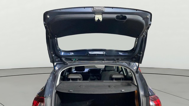 Second-hand 2023 Hyundai i20 Asta for sale in Kolkata-20