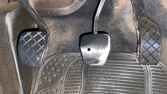 Second-hand 2017 Volkswagen Ameo 1.2 MPI Comfortline for sale in Kolkata-24