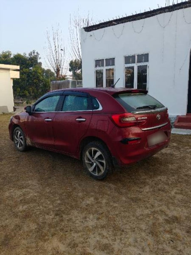 Second-hand 2024 Toyota Glanza V for sale in Una-2