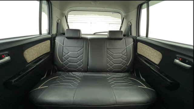 Second-hand 2018 Maruti Wagon R VXI for sale in Ahmedabad-32