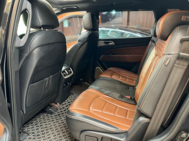 Second-hand 2019 Mahindra Alturas G4 4X4 AT BSIV for sale in Mumbai-12