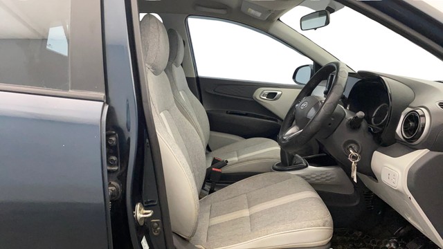 Second-hand 2022 Hyundai Grand i10 Nios Sportz CNG for sale in Lucknow-15