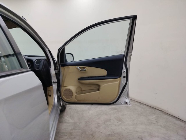 Second-hand 2014 Honda Brio VX AT for sale in Coimbatore-16