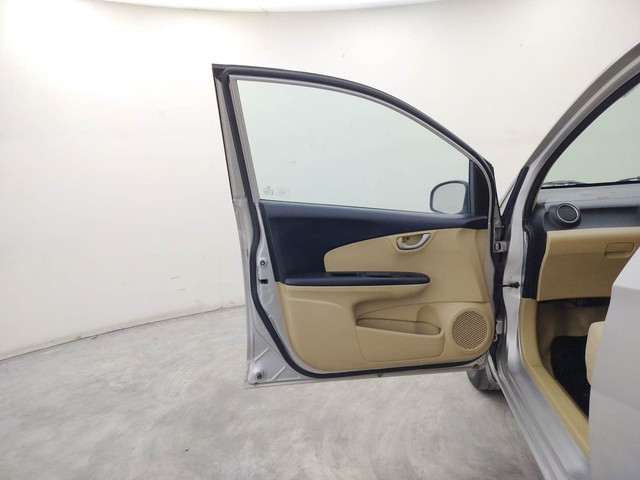 Second-hand 2014 Honda Brio VX AT for sale in Coimbatore-34