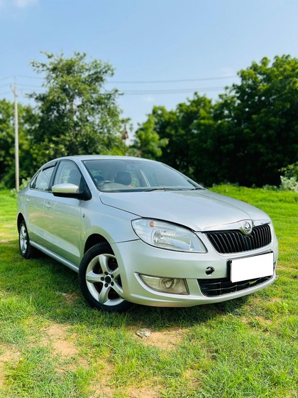 Second-hand 2013 Skoda Rapid 1.6 TDI Elegance for sale in Vadodara