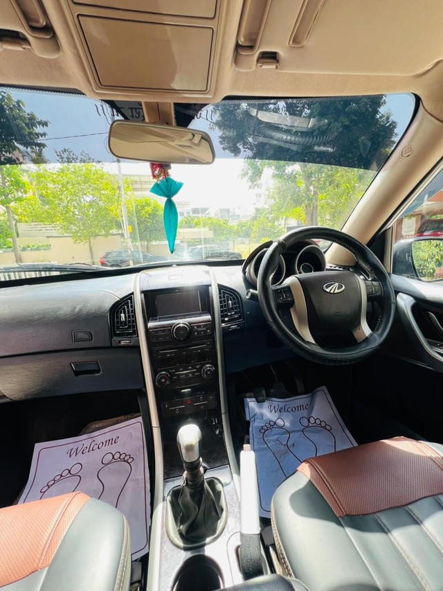 Second-hand 2014 Mahindra XUV500 W8 2WD for sale in Vadodara-11