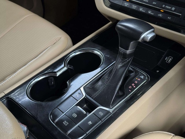 Second-hand 2023 Kia Carnival Limousine Plus for sale in New Delhi-13