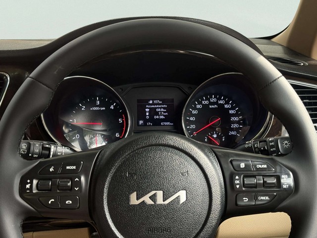 Second-hand 2023 Kia Carnival Limousine Plus for sale in New Delhi-6