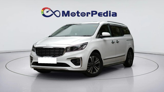 Second-hand 2023 Kia Carnival Limousine Plus for sale in New Delhi-4