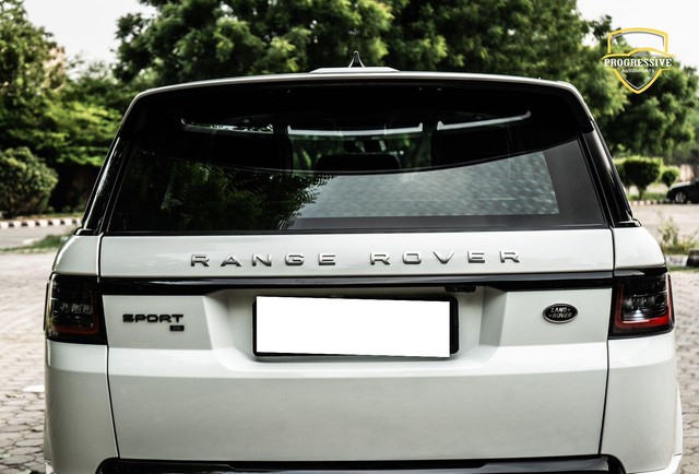 Second-hand 2020 Land Rover Range Rover Sport 2.0 Petrol SE for sale in New Delhi-3
