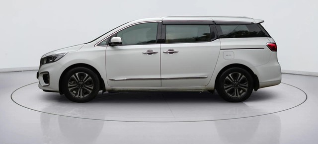Second-hand 2023 Kia Carnival Limousine Plus for sale in Gurgaon-3