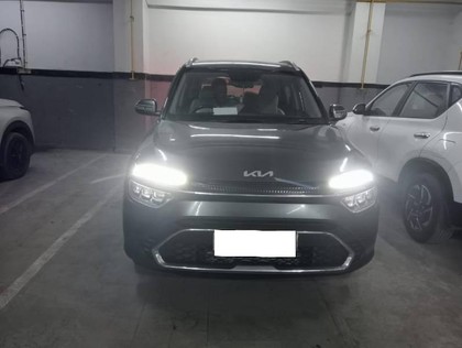 Second-hand 2024 Kia Carens Luxury Plus DCT 6 STR for sale in Ghaziabad