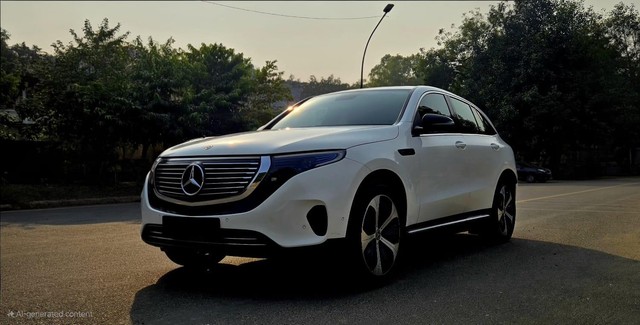 Second-hand 2023 Mercedes-Benz EQC 400 4MATIC for sale in New Delhi-14