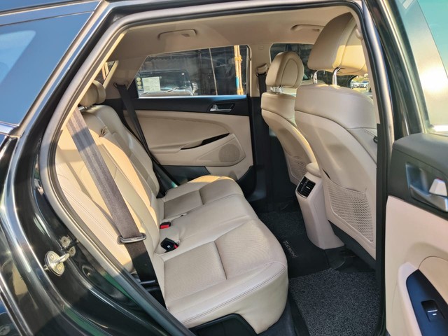 Second-hand 2017 Hyundai Tucson 2.0 Dual VTVT 2WD AT GL for sale in Mumbai-18