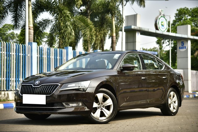 Second-hand 2018 Skoda Superb Style 2.0 TDI AT for sale in Kolkata-4
