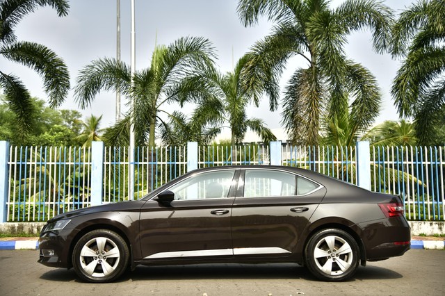 Second-hand 2018 Skoda Superb Style 2.0 TDI AT for sale in Kolkata-3
