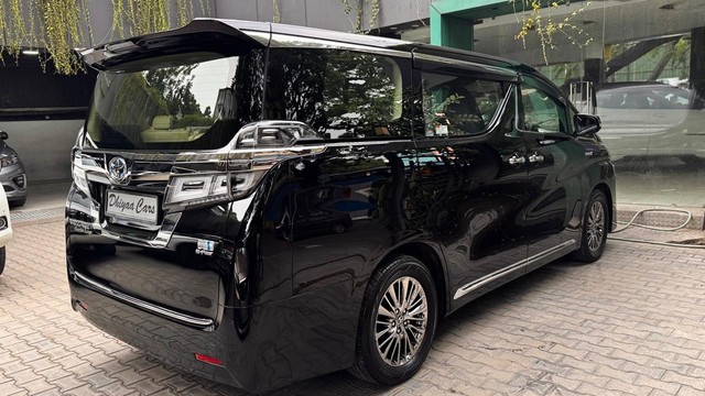 Second-hand 2021 Toyota Vellfire Executive Lounge BSVI for sale in Chennai-4