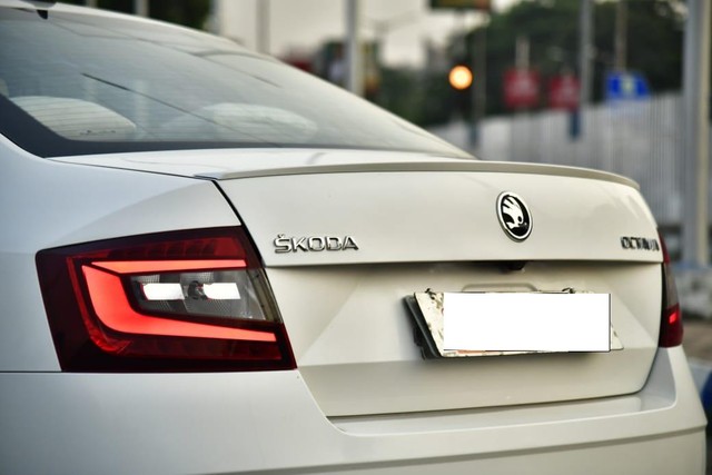 Skoda Octavia 1.8 TSI AT L K Second-hand 2018 Skoda Octavia 1.8 TSI AT L K for sale in Kolkata-2