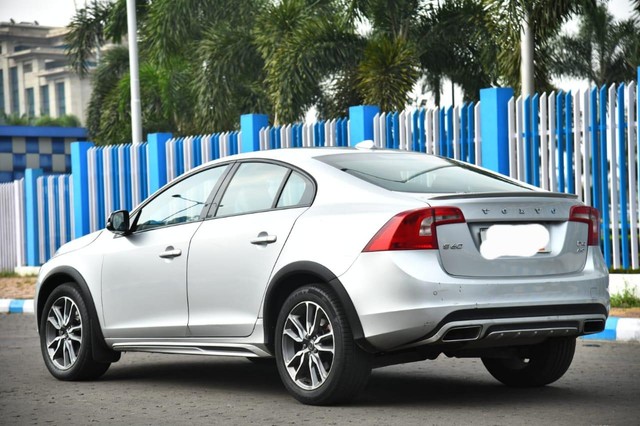 Second-hand 2017 Volvo S60 Cross Country D4 AWD BSIV for sale in Kolkata-3
