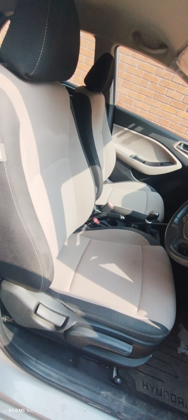 Second-hand 2017 Hyundai i20 1.2 Asta Option for sale in Nadiad-7